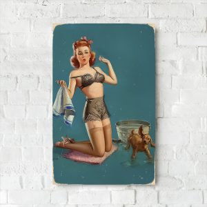 Дерев'яний Постер "Pin Up Дівчина миє підлогу"
